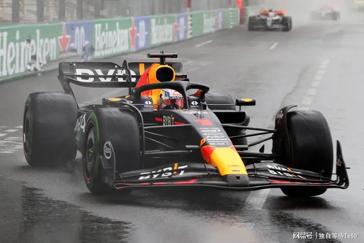 阿斯顿马丁鏖战法拉利，佩雷兹点燃赛场