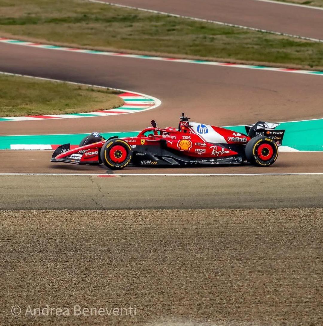 爱游戏官网-索伯车队鏖战红牛二队，勒克莱尔高光表现