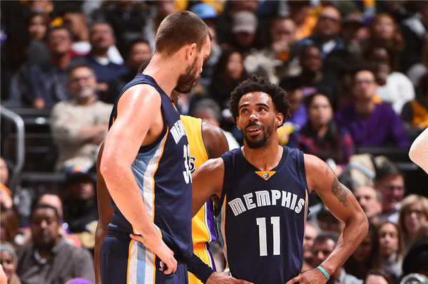 爱游戏入口-热火鏖战灰熊，易建联关键制胜