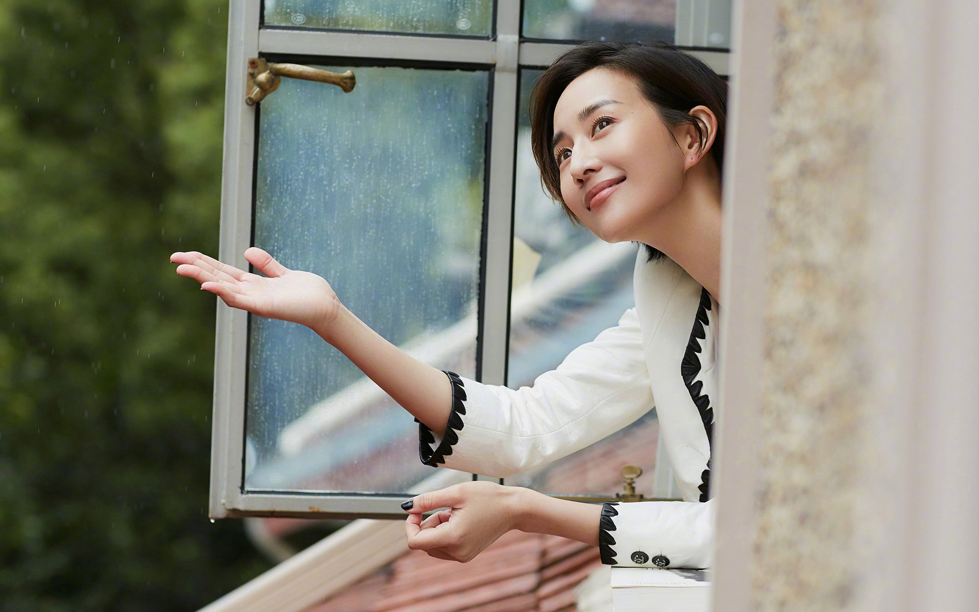 爱游戏在线-镜像之战，赛道与球场的终极对决如何揭示人类竞争的本质