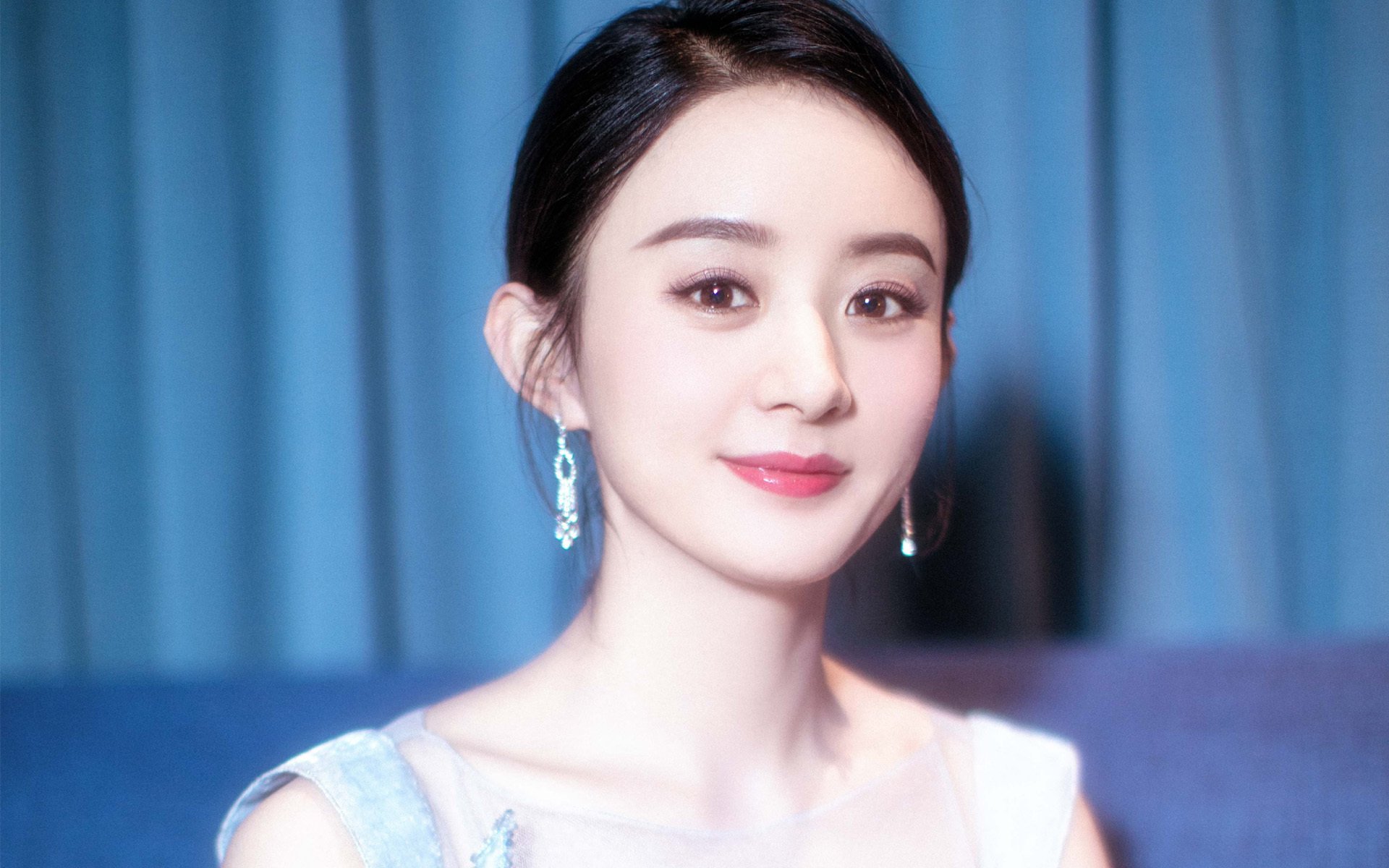 跨界战神，阿坎吉助巴萨硬仗取胜曼联，转身接管NBA总决赛