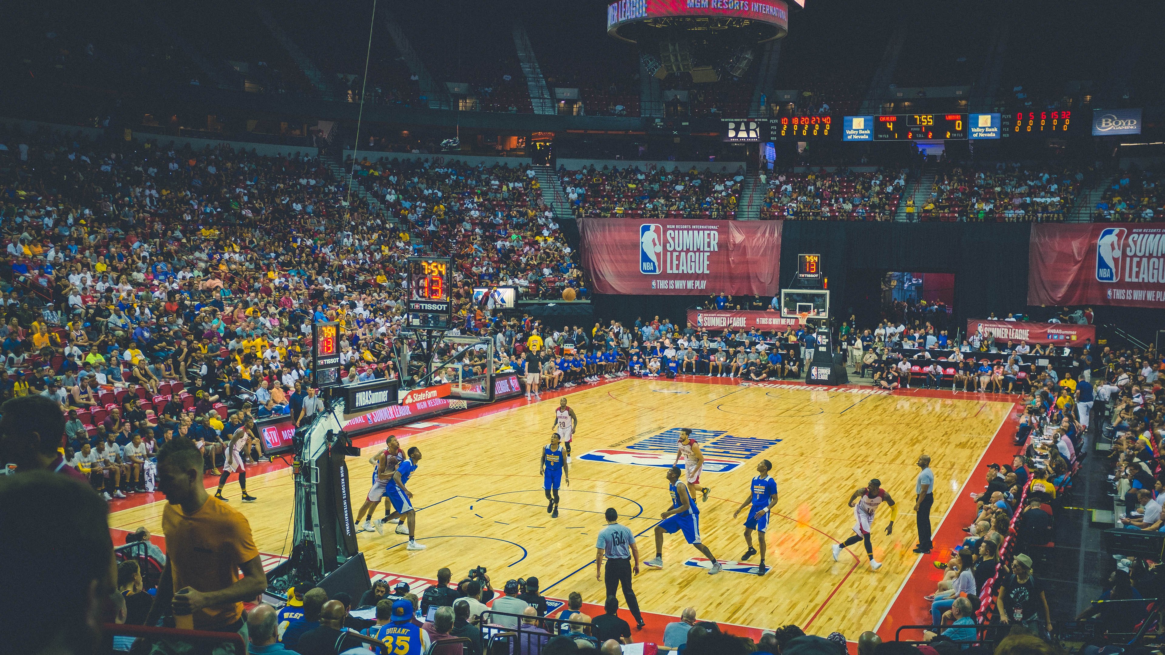 爱游戏入口-当迈阿密的纸醉金迷遇见纽约钢铁之躯，马克西在年度焦点之战书写末日拯救