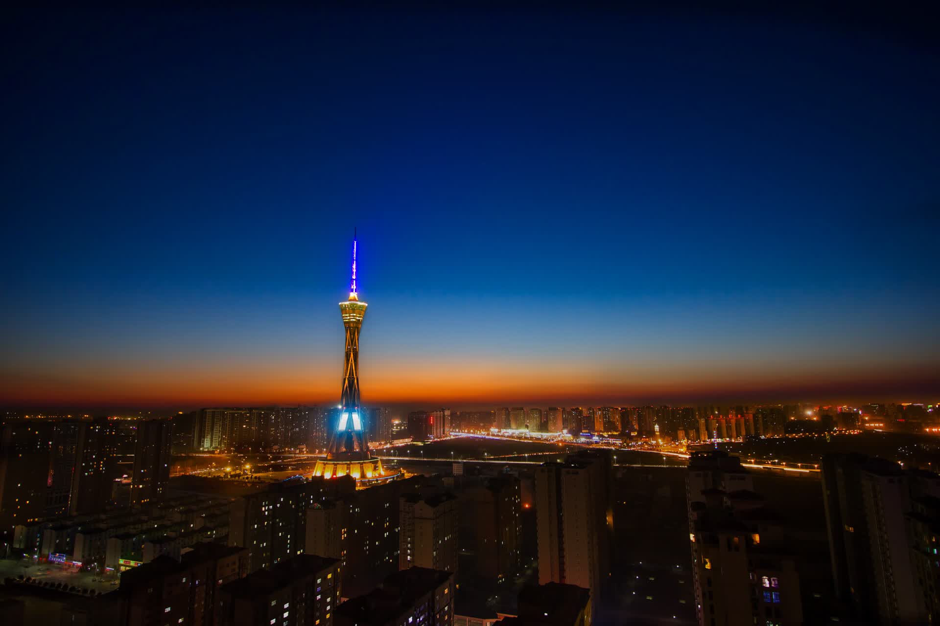 沙漠之狐的闪电突袭，久保建英导演的东京节奏如何击穿东欧铁幕